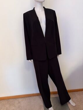 #744 Liz Claiborne Black Womens Blazer and Pants Suit. Like New. 16W & 18W